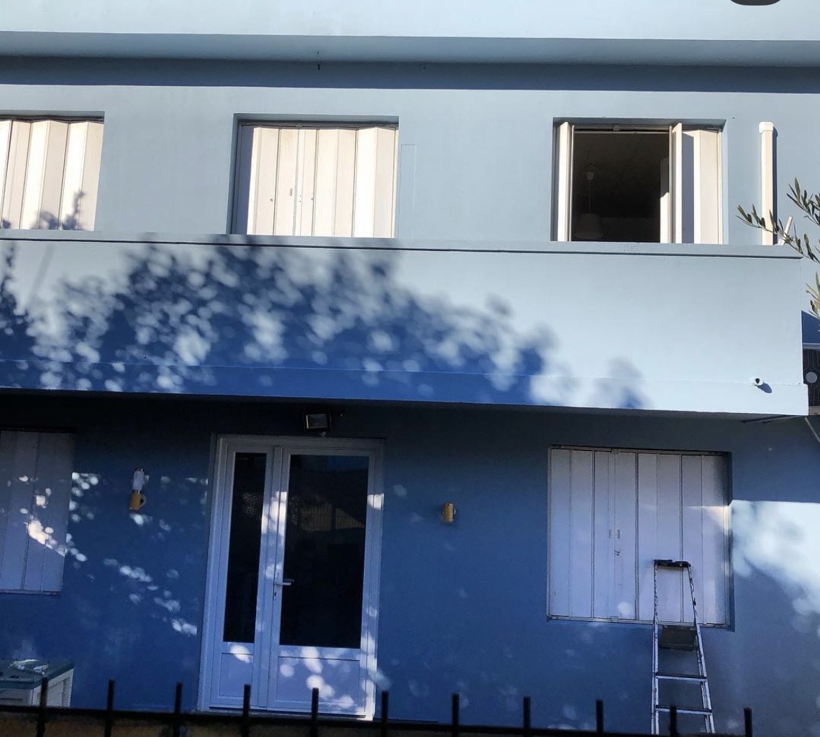 Façade rénovée par AK Peinture 83